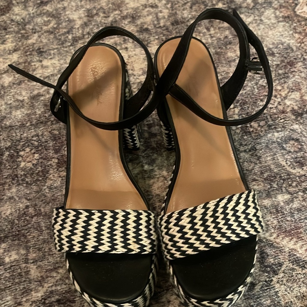 Sandal - Picture 2 of 5